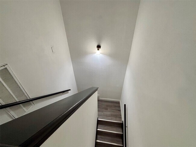 Building Photo - 8299 Cambridge St