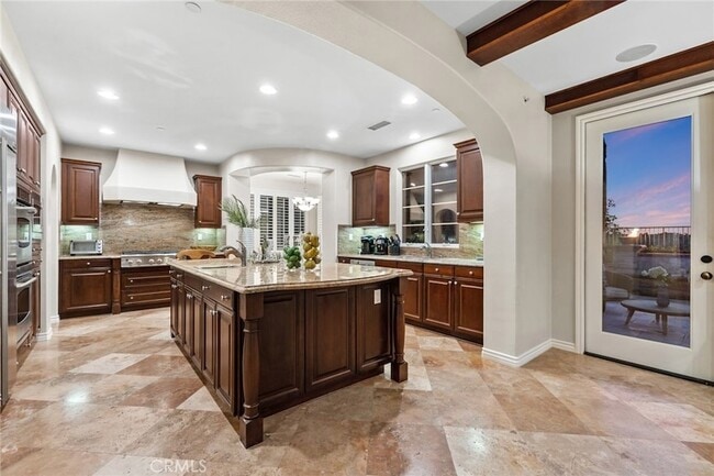 Building Photo - 33 Tall Hedge