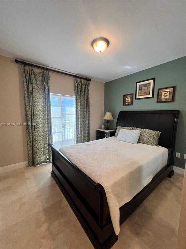 Building Photo - 2401 N Ocean Blvd