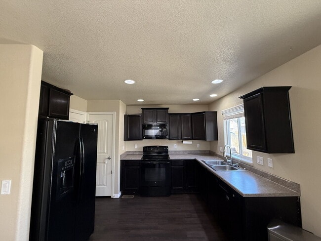 Building Photo - Beautiful Home Near Military Base in Lorson Ranch For Rent