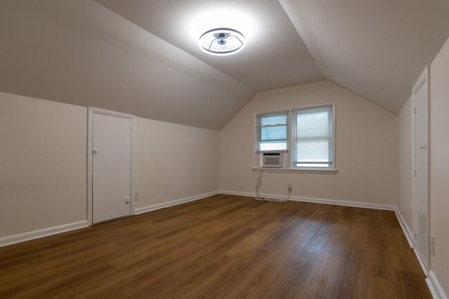 Building Photo - Spacious 3 Bedroom Home – Move-In Ready