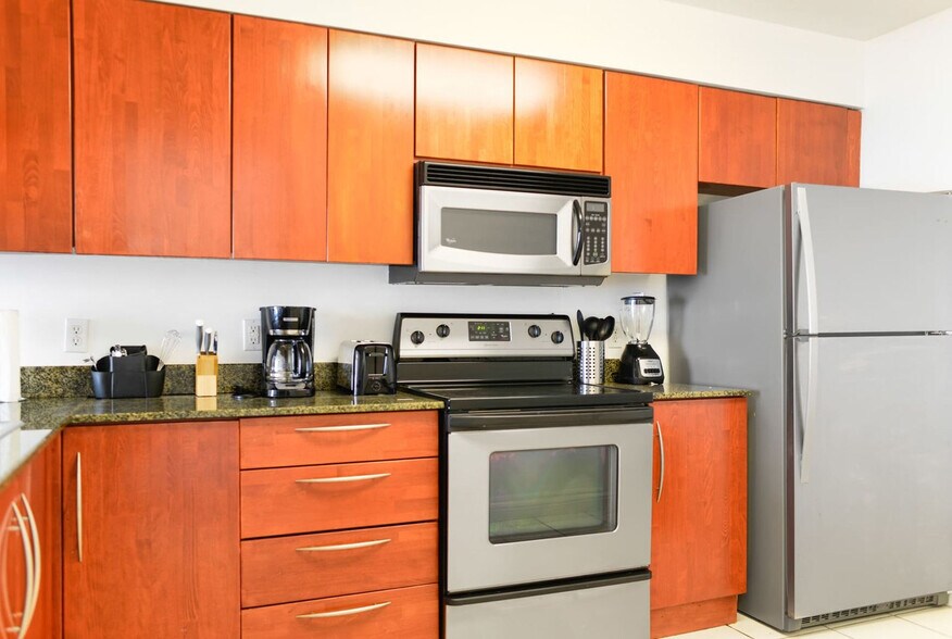 Building Photo - 1200 Brickell Bay Dr
