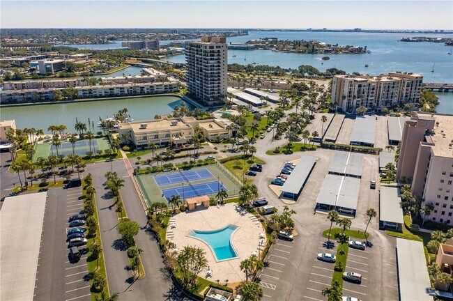 Building Photo - 7300 Sun Island Dr S