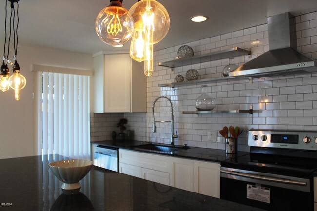 Building Photo - 3318 N 18th Ave