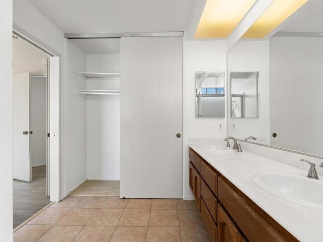 Building Photo - 6923 Whitecap Dr