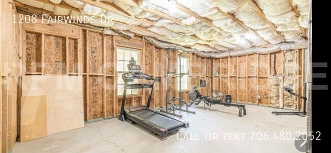 Building Photo - 1208 Fairwinds Dr