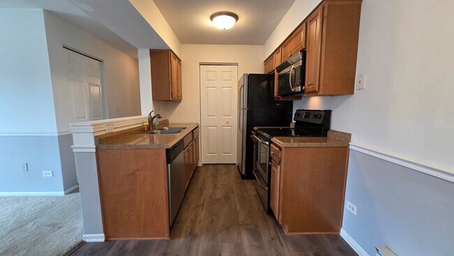 Building Photo - 627 S Virginia Rd