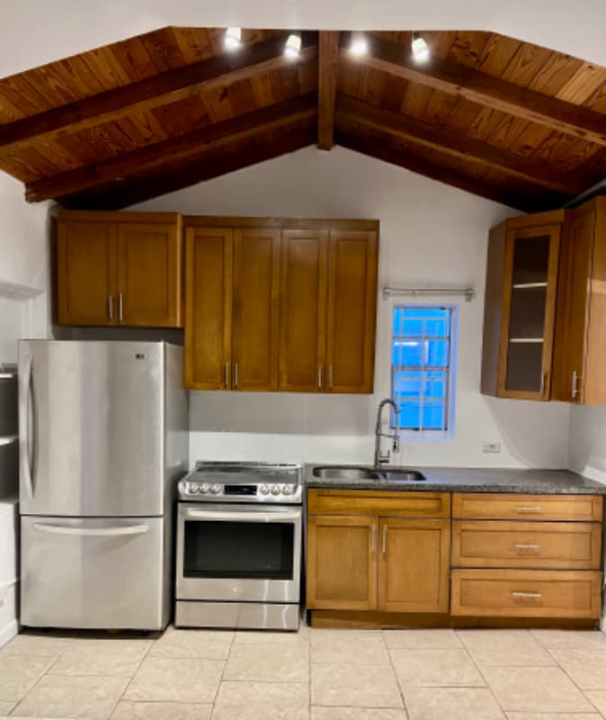 Building Photo - 625 NE 88th St