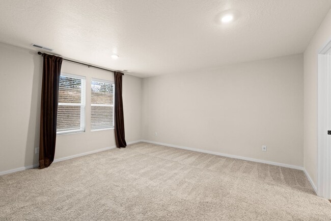 Building Photo - 2022 Built Charming 4-Bedroom Retreat with Scenic Views just 15 minutes west from downtown Spokane