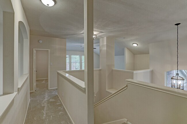 Building Photo - 18 Prairie Oak Dr