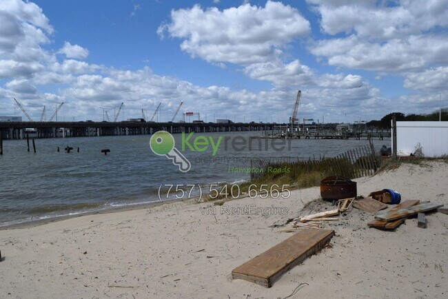 Building Photo - 925 Little Bay Ave