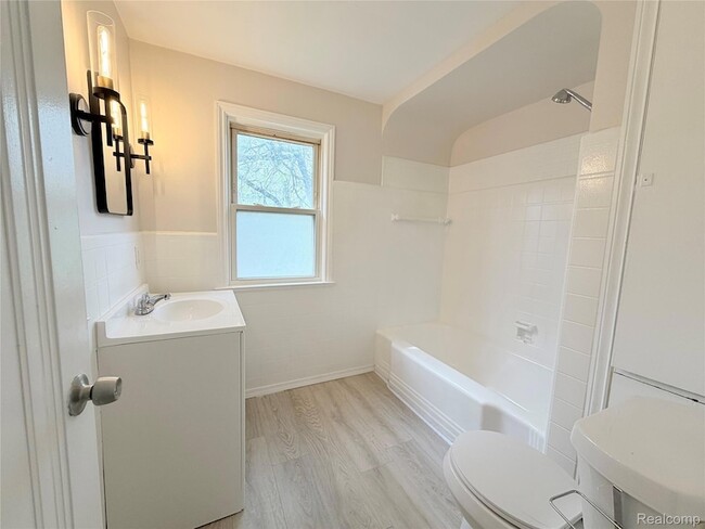 Building Photo - 11375 Roxbury St