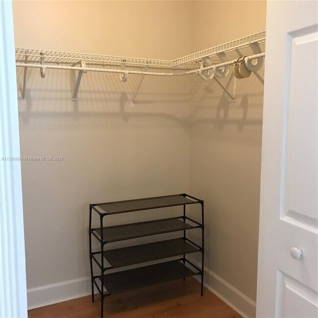 Building Photo - 216 SW 7th St