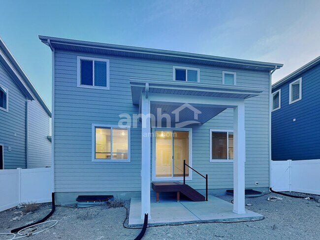 Building Photo - 1221 Redbud Dr