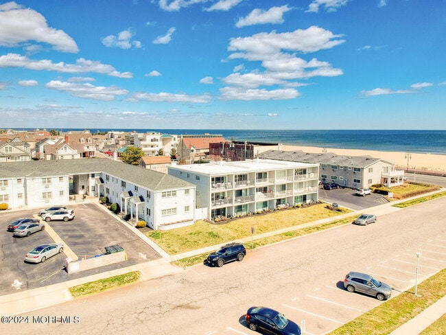 Building Photo - 96 Fifth Ave