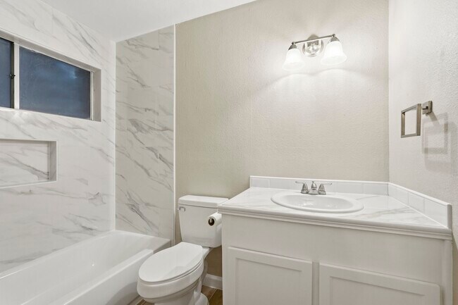 Building Photo - 309 Stratford St