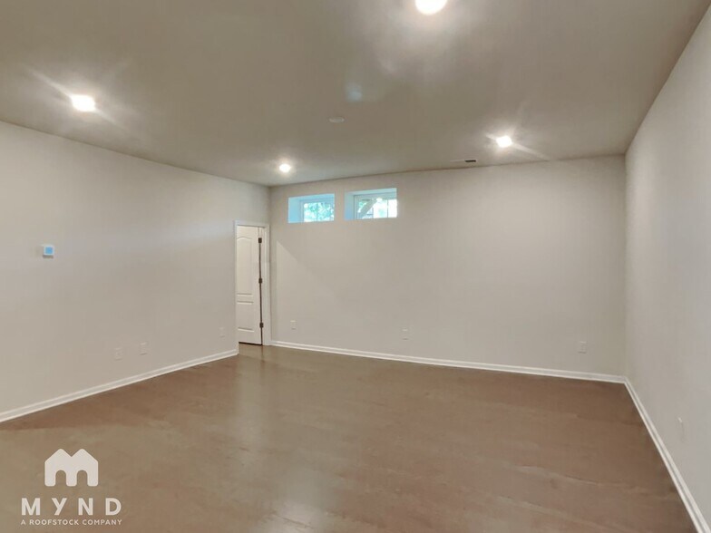 Building Photo - 15116 Holly Run Ln