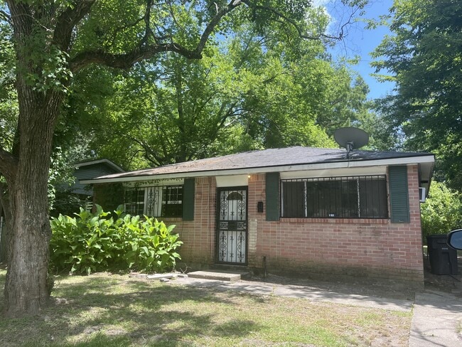 Building Photo - 7440 Richey Dr