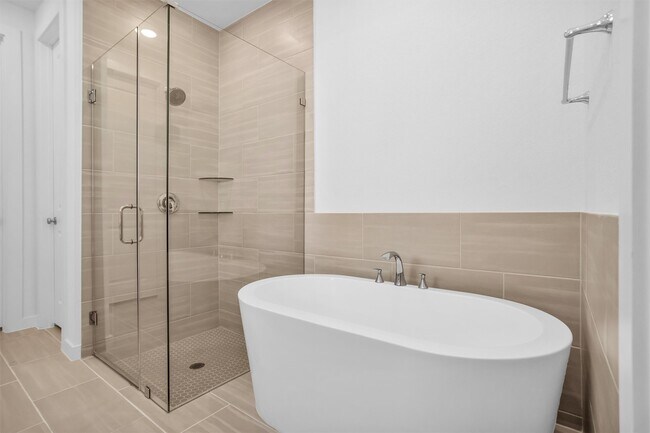 Building Photo - 256 Sky Top Dr