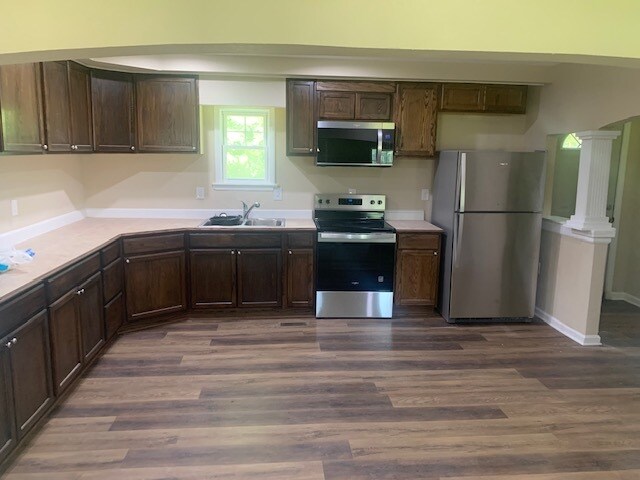 Building Photo - 544 Princess Dr