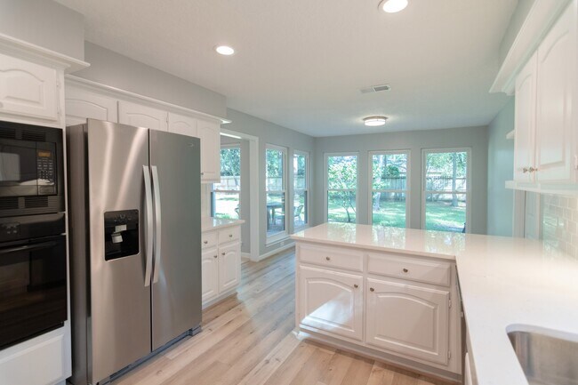 Building Photo - 10 Coralvine Ct