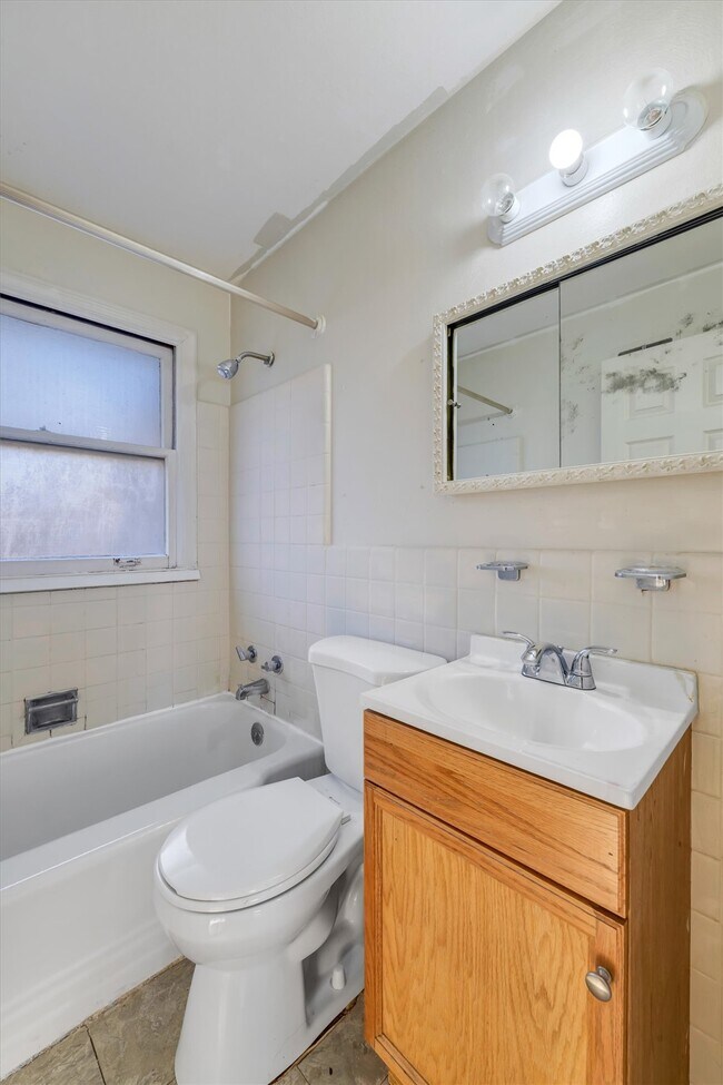 Building Photo - 9014 Ellison Dr