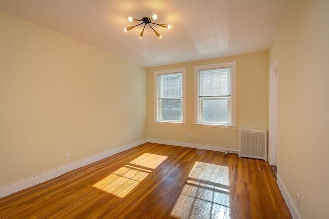 Building Photo - 321 Tappan St
