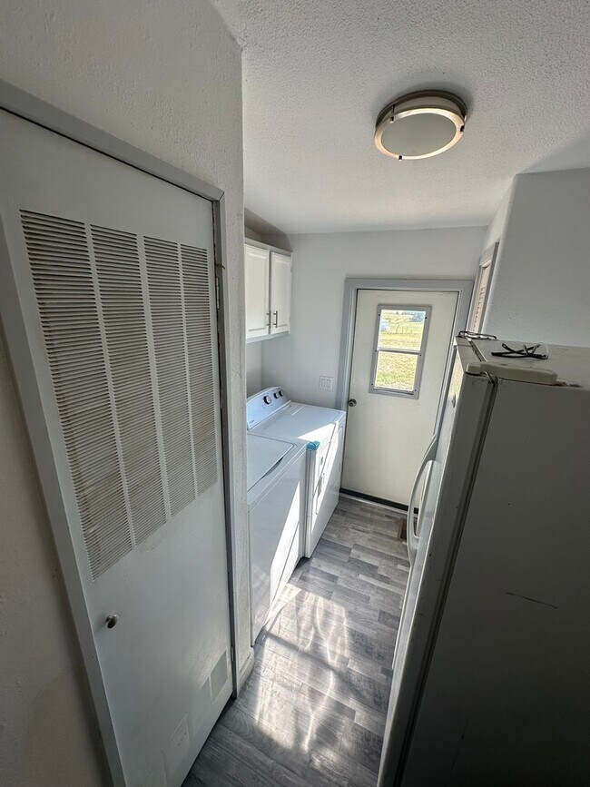Building Photo - MODERN UPGRADES AND RURAL LIVING IN PEYTON