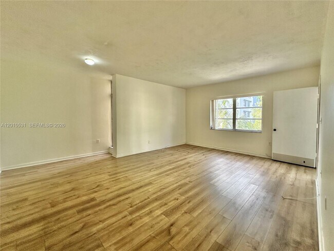 Building Photo - 9175 SW 77th Ave