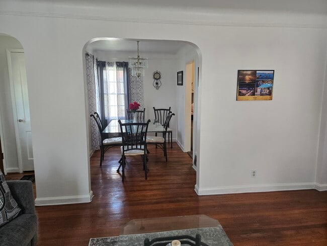 Building Photo - 11742 Beaconsfield St