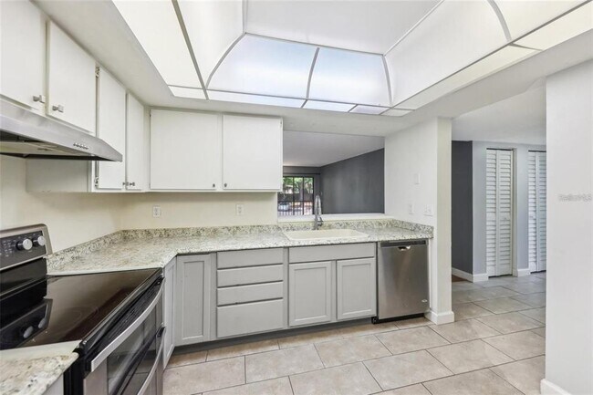 Building Photo - 610 Cranes Way