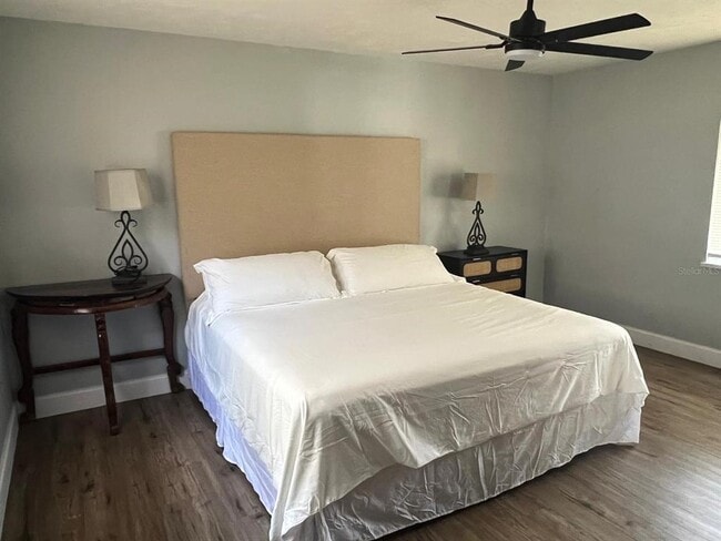 Building Photo - 905 W 11th Ave