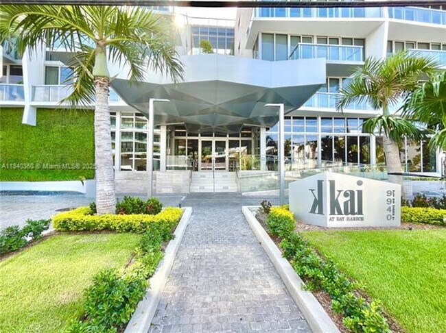Building Photo - 9940 W Bay Harbor Dr