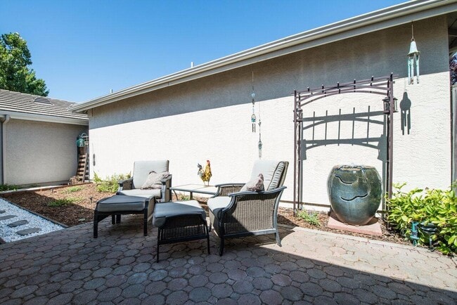 Building Photo - 751 Silchester Ct