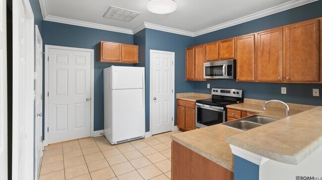 Building Photo - 4441 Burbank Dr