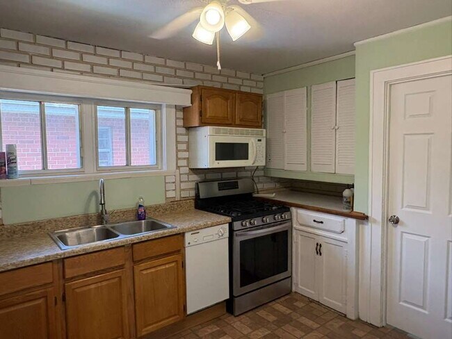 Building Photo - 6926 Hurst Ct