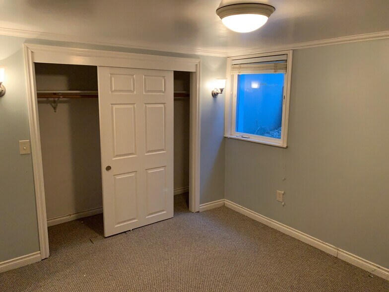 Building Photo - 1409 NE 71st Ave