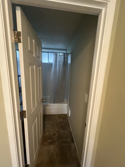 Doorway to bathroom - 100 Kerr Pkwy