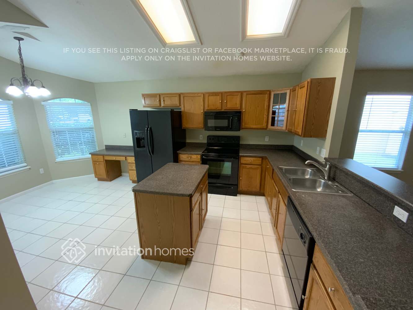 Building Photo - 564 Redberry Ln