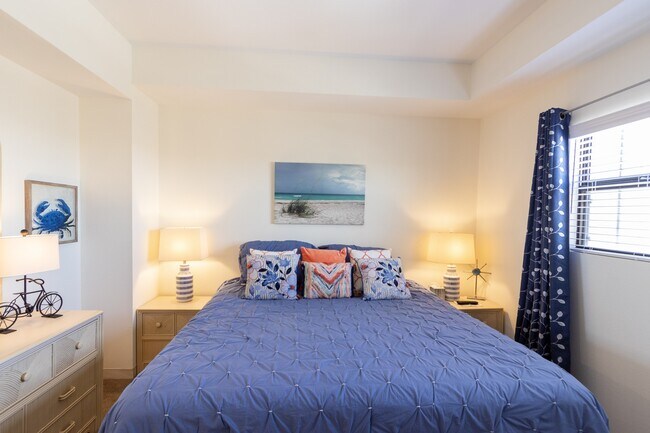 Building Photo - 7700 Seawall Blvd