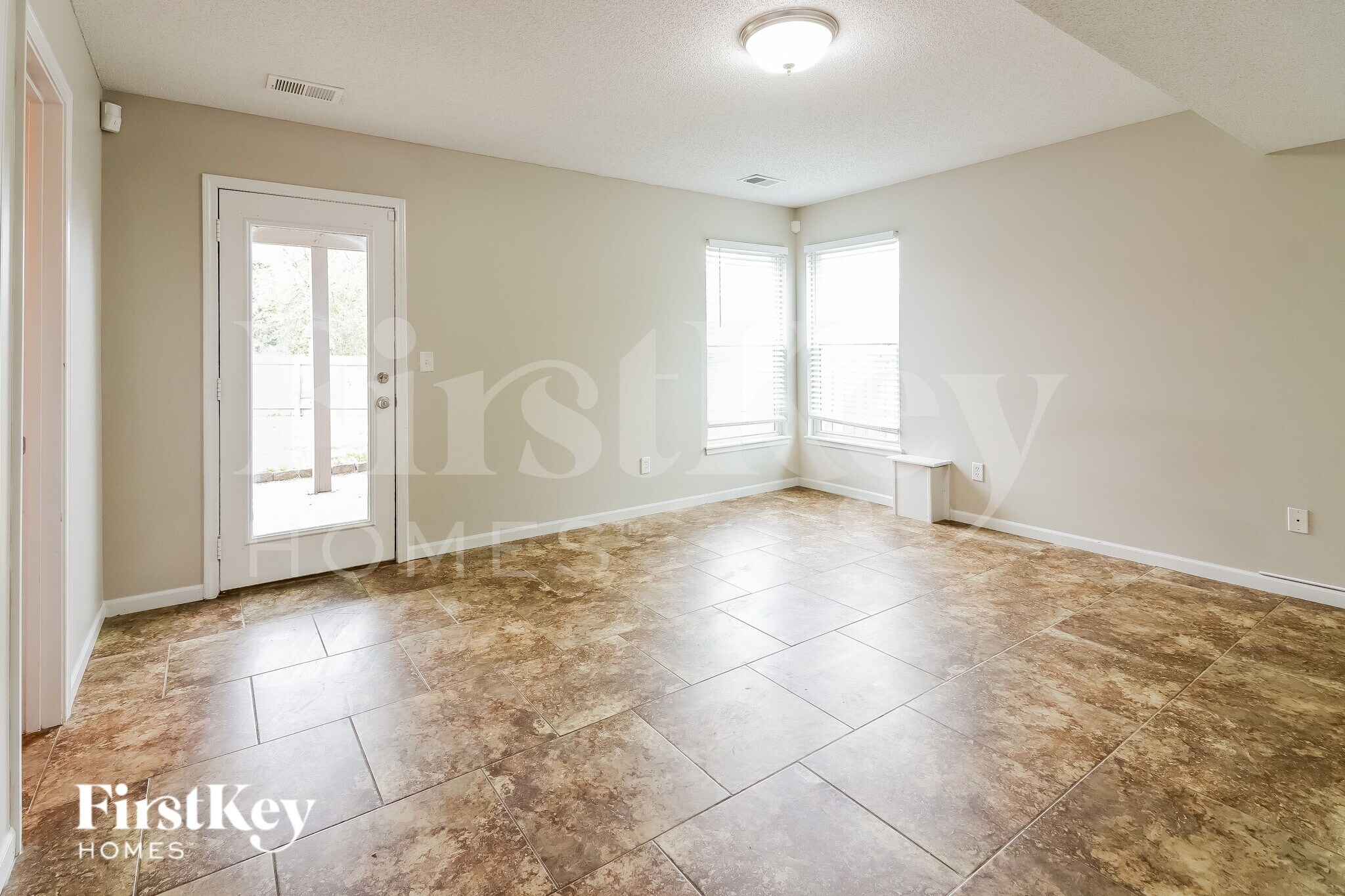 Building Photo - 208 High Point Ln