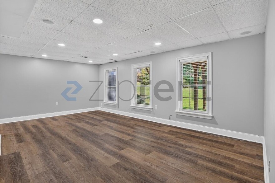 Building Photo - Unit