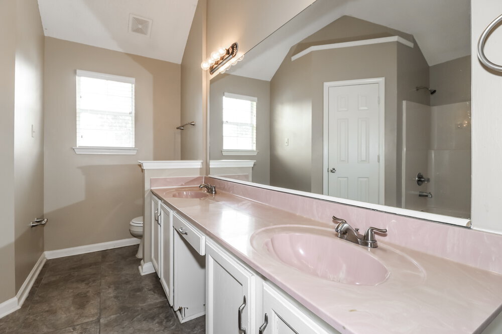 Building Photo - 1172 Jessica Lauren Dr