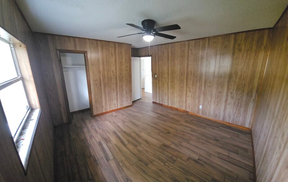 Building Photo - 221 Edison Drive