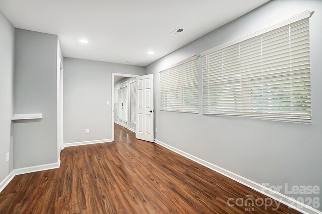 Building Photo - 1724 Dunkirk Dr