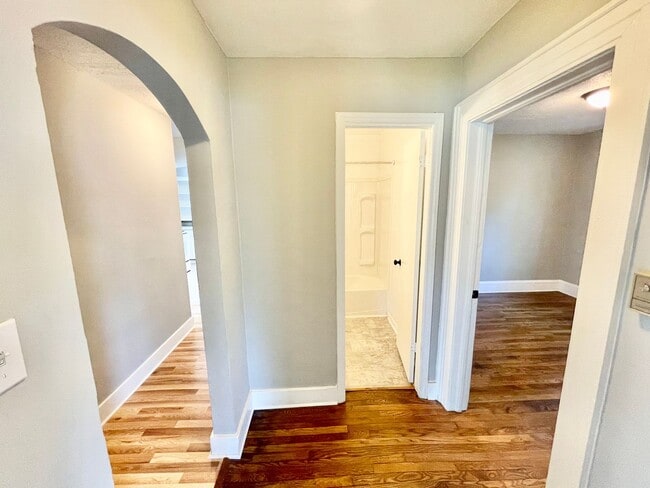 Building Photo - Cute 3 Bed 1 Bath Home Near UNCG!!