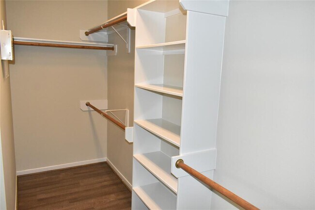 Building Photo - 11111 Sprucedale Ct