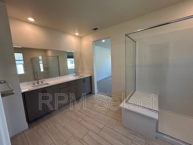 Building Photo - 5762 Caprice Ct