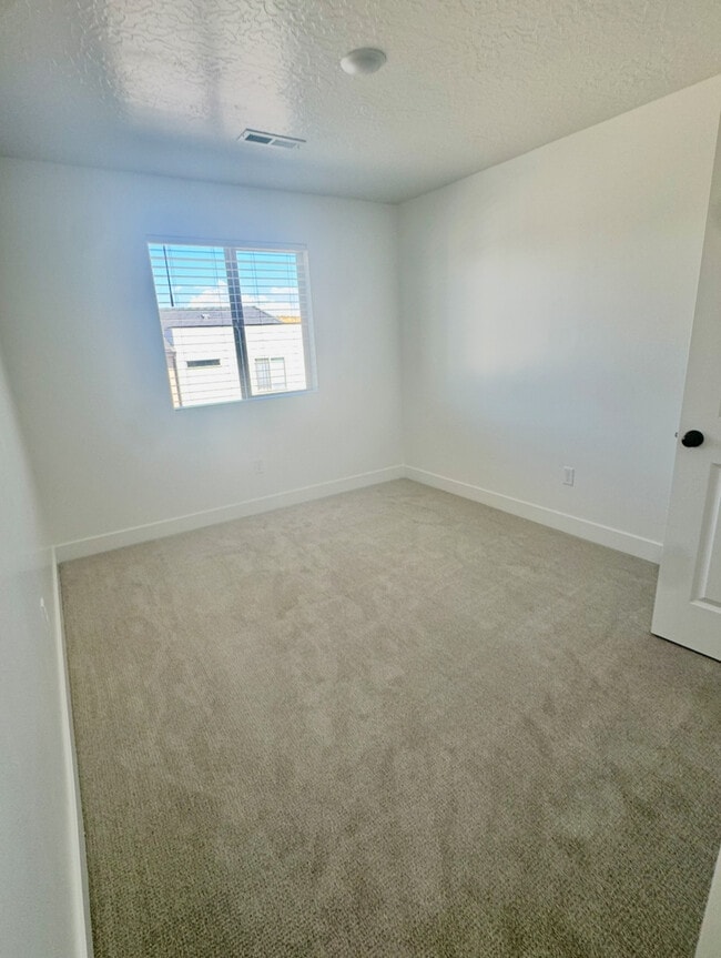 Building Photo - 5715 S Weehawken Ln