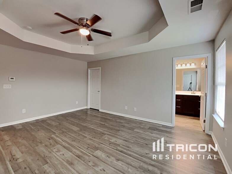 Building Photo - 240 Chesterbrook Ln